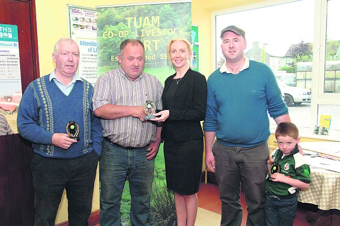 The AIB Cup for the Best Pen of 10 Ewe Lambs was won by Kevin Martyn, Athlone (second from left). Also pictured are, Sean O’Brien (3rd), Lisa Cooley, AIB and Padraig (2nd) and Daniel McGrath, Cahergal, Tuam. Photo: Johnny Ryan.