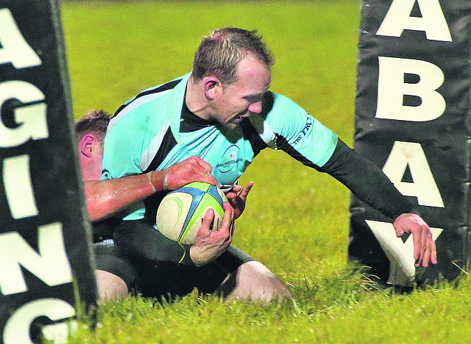 Galwegians' Brian Murphy scoring a try against Corinthians in last Friday night's AIL Division 1a tie at Cloonacauneen. Photo: Joe O'Shaughnessy.