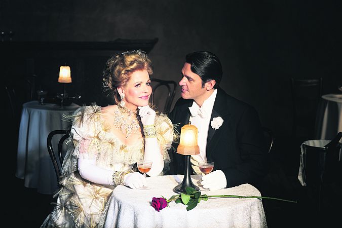 Renée Fleming as Hanna and Nathan Gunn as Danilo in Lehár's The Merry Widow.