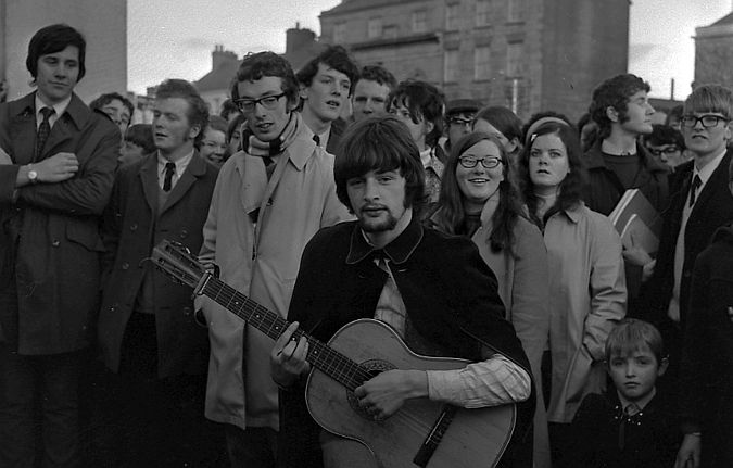 A musician entertains during College Week in Galway in 1970.
