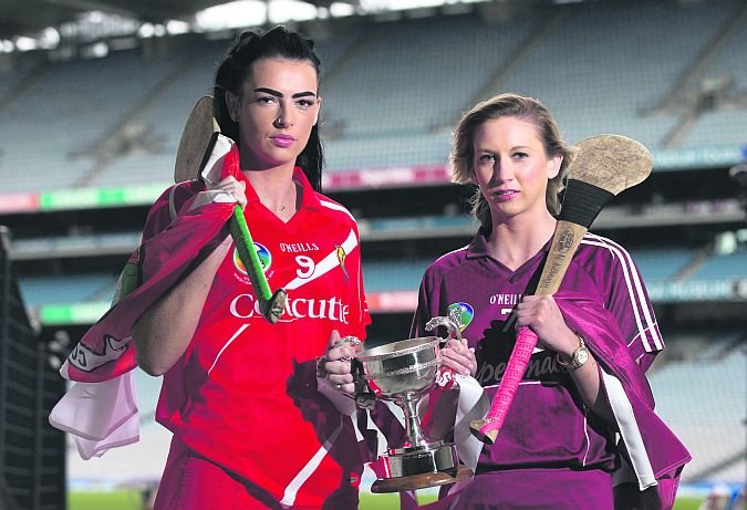 Ashling Thompson of Cork and Galway's Niamh Kilkenny pose with the Division One trophy in Croke Park. Photo: INPHO/Cathal Noonan.