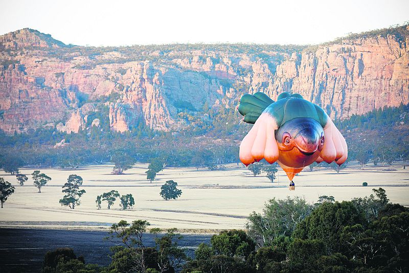 First flight of the SkyWhale, over Mt Arapilies, Western Victoria, Australia. Image courtesy ACT Government / Centenary of Canberra.