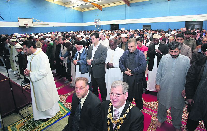 Mayor Frank Fahy attending the Muslim prayers at Westside Community Centre to celebrate the end of the fasting month of Ramadan. Photo: Hany Marzouk.