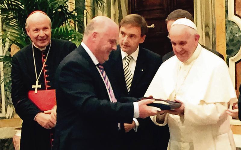 Galway West Deputy Noel Grealish on a recent visit to Rome had an audience with Pope Francis and afterwards, made a presentation to him on behalf of the Poor Clares sisters in Galway.