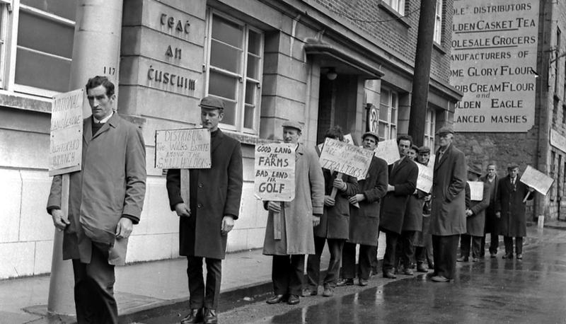 Farmers protest in February 1971 outside the Land Commssion offices in the Custom House on Flood Street, Galway, at the development of the former Willis Estate near Oughterard as a golf course – they wanted the land to be divided among local people.