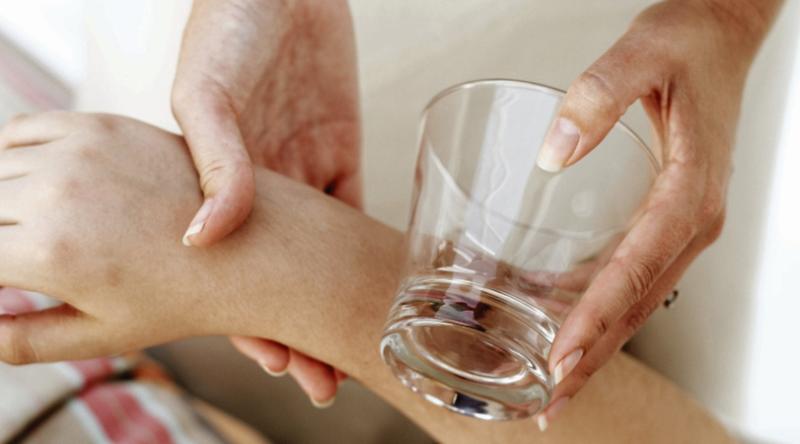 The "glass test" can be used to see if a rash might be septicaemia.