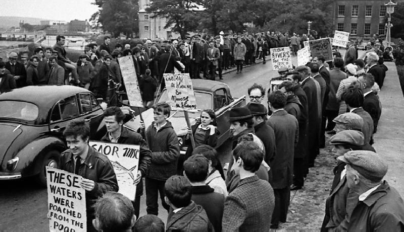 A large numbers of protestors demand the natlonalisation of the Salmon Weir fishery in Galway city, in September 1969.