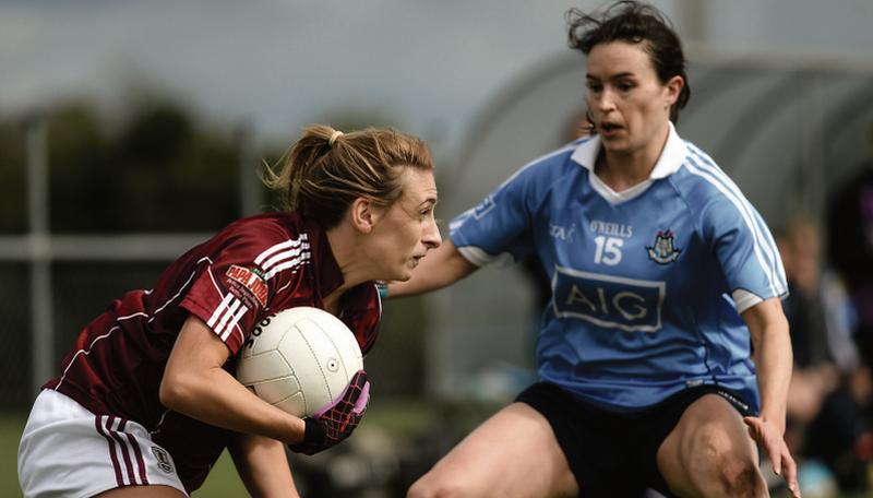 Galway's Sinéad Burke looks to get past the challenge of Dublin's Sinéad Aherne in Kinnegad on Sunday. Photo: Piaras Ó Mídheach/Sportsfile.