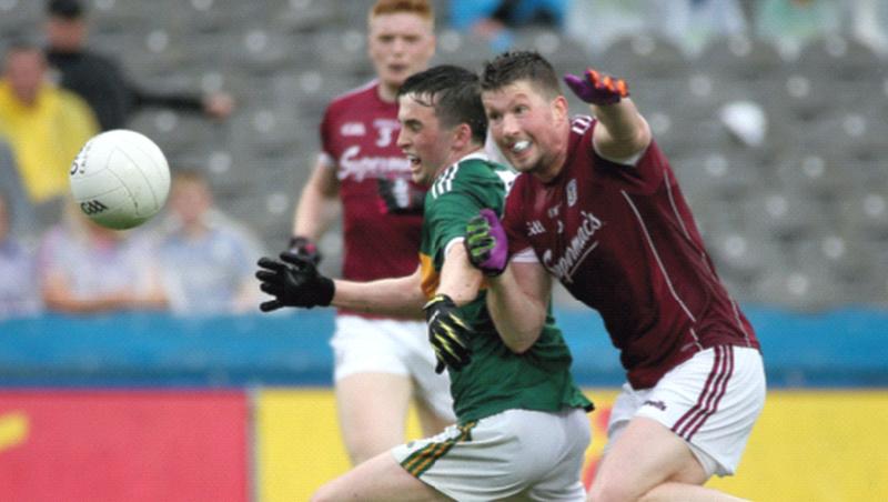 Galway's Gareth Bradshaw and Kerry's Paul Murphy in a race for possession during Sunday's Super 8s clash at Croke Park. Photo: Joe O'Shaughnessy.